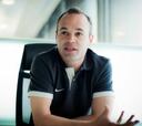 Iniesta: "Si Valdés cumple su contrato, es una gran noticia"
