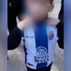 Un niño, obligado a quitarse la camiseta del Espanyol para entrar a Montilivi frente al Girona