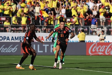 SANTA CLARA, CALIFORNIA - JULY 02: Daniel Mu�oz of Colombia celebrates with teammates after scoring the team's first goal during the CONMEBOL Copa America 2024 Group D match between Brazil and Colombia at Levi's Stadium on July 02, 2024 in Santa Clara, California.   Lachlan Cunningham/Getty Images/AFP (Photo by Lachlan Cunningham / GETTY IMAGES NORTH AMERICA / Getty Images via AFP)