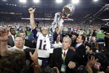 Quarterback. Jugador todavía en activo, milita desde el año 2000 en New England Patriots. Cuenta con 5 Super Bowls, 12 selecciones para la Pro Bowl y 4 MVP en la Super Bowl.