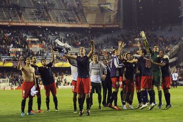 Tras una exhibici¨®n de Falcao (4-2) en la ida de la semifinal de la Europa League 2011-12, el Valencia intent¨® una remontada imposible en la vuelta. El gol no lleg¨® pese al asedio y la grave lesi¨®n de Canales acab¨® de enfriar al Valencia. Un golazo de Adri¨¢n L¨®pez termin¨® de certificar el pase a la final del Atl¨¦tico. D¨ªas despu¨¦s, ya con Simeone, se alzaron con el t¨ªtulo al derrotar al Athletic (3-0).