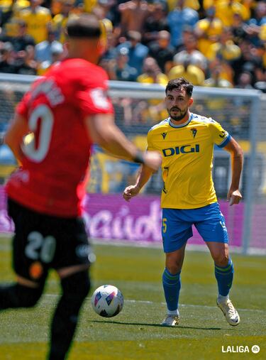 Le dio una vida extra a su Cádiz. El central sacó un balón de su compañero Fali que hubiera significado la derrota. Es un brote verde en el equipo y en su actual situación.