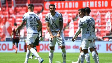 Luis Chávez festeja su gol contra el Toluca