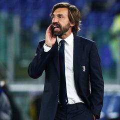 A Pirlo le tienta una delantera de cinco