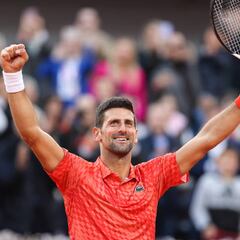 Djokovic se sobrepone a su codo y a un combativo Van Assche