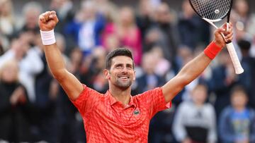 Djokovic se sobrepone a su codo y a un combativo Van Assche