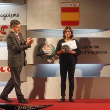 Tributo del pirag¨¹ismo a Cal y premios a Chourraut y el K4