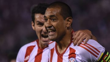 Paraguay's defender Paulo Da Silva (R) celebrates with teammates after scoring during the FIFA World Cup 2018 qualifier football match between Paraguay and Chile in Asuncion, Paraguay, on September 1, 2016. / AFP PHOTO / Norberto DUARTE