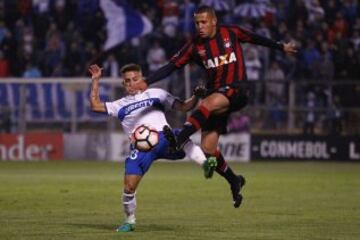 Católica y Paranaense luchan por clasificar a octavos de la Copa Libertadores.