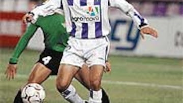 <B>NO SE RESIGNA</B>. Pachón peleará con Makukula porla delantera.