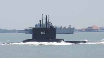 Indonesian Navy's submarine KRI Nanggala-402 sails in Surabaya, East Java province, Indonesia, September 25, 2014. Picture taken September 25, 2014. M Risyal Hidayat/Antara Foto/via REUTERS ATTENTION EDITORS - THIS IMAGE HAS BEEN SUPPLIED BY A THIRD PARTY. MANDATORY CREDIT. INDONESIA OUT. NO COMMERCIAL OR EDITORIAL SALES IN INDONESIA.