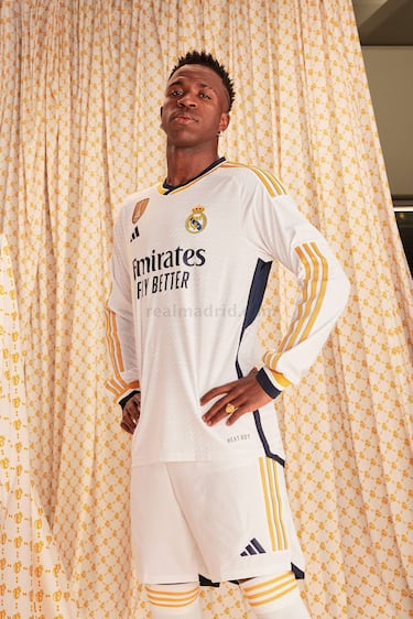 Vinícius Júnior, delantero del Real Madrid con la equipación para la temporada 23/24.