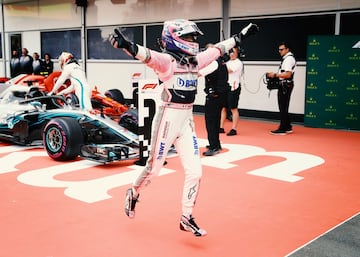 Aún en activo y con su futuro por definir, el mexicano debutó en el GP de Australia de 2011 con Sauber. Acabó 7º pero fue descalificado posteriormente, al igual que su compañero de equipo, Kamui Kobayashi, por irregularidades en el alerón trasero del C30 motorizado por Ferrari. En su segundo año exprime al máximo el C31 y logra dos segundos puestos, en Malasia y Monza. Son sus mejores registros hasta ahora después de 184 carreras y haber pasado por Sauber, McLaren (como sustituto de Hamilton), Force India y su reconversión a Racing Point.