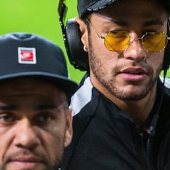 El padre de Neymar apoya a Dani Alves antes de su juicio con 150.000 euros y un abogado
