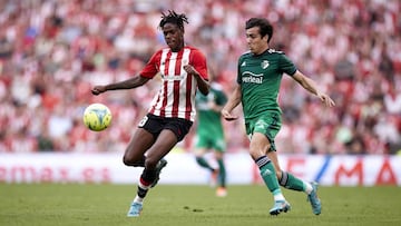 Manu S¨¢nchez ante Nico Williams en una acci¨®n del Athletic-Osasuna de la 21-22. Renovar¨¢ con el Atl¨¦tico hasta 2027 para volver cedido a Osasuna.