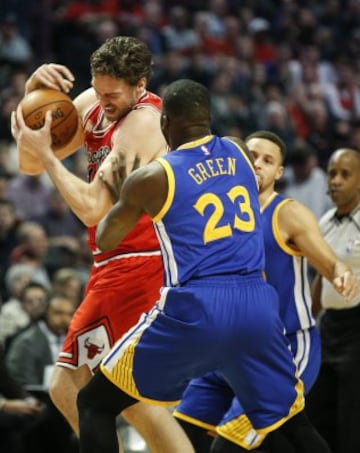 Pau Gasol y Draymond Green.