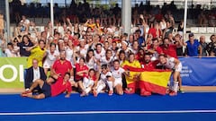 Las jugadoras de la selecci&oacute;n espa&ntilde;ola celebran su victoria.