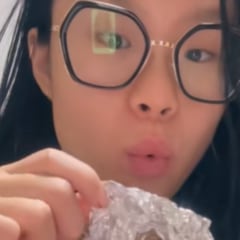 Una china que vive en España revela realmente lo que comen “versión superrealista”: “Lo han preparado mis abuelos en casa”