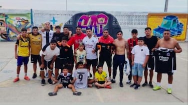Pulgar es captado con la camiseta de Colo Colo en sus vacaciones 
