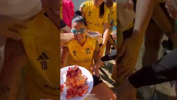 ‘Jenni’ Hermoso sufre pastelazo extremo por su cumpleaños