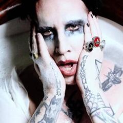 Marilyn Manson, criticado por apuntar al público con un arma falsa