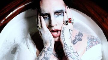 Marilyn Manson, criticado por apuntar al público con un rifle falso.