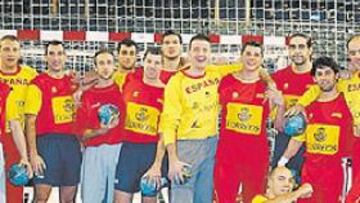 <b>ESPERA RELAJADA.</b> La Selección Española posa tranquila y divertida ayer en Liubliana (Eslovenia), a la espera de su debut en el Europeo. ante Croacia.