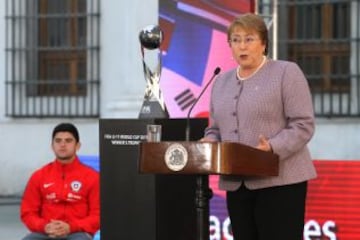 En La Moneda se realizó el lanzamiento del Trophy Tour del Mundial Sub 17. El trofeo recorrerá distintas ciudades de Chile.