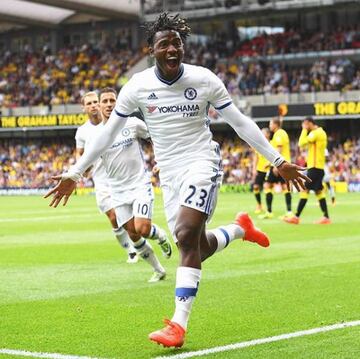 A mediados del 2016 se confirma el fichaje de Batshuayi al Chelsea por una cifra de aproximadamente 40 millones de euros.