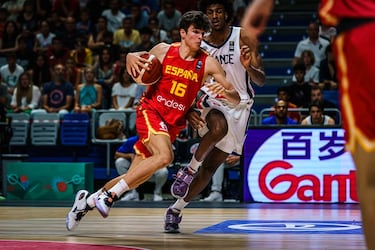 Escolta de la cantera del Real Madrid que dej una excepcional imagen en el Mundial Sub-17 de Mlaga, mate de poster incluido en la final contra EE UU, en la que anot 16 puntos.