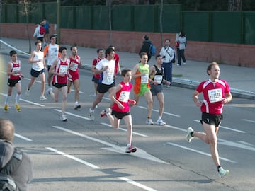 En la primera edición, en 1978, hubo categoría infantil, que ganó un chaval de 15 años. Incluso corrieron, y terminaron los 42 kilómetros y 195 metros, niños de diez años.