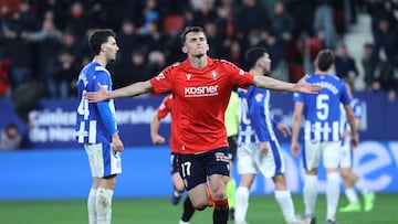 Budimir celebra uno de sus goles ante el Alavés.