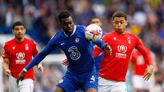 Benoit Badiashile, jugador del Chelsea, durante un partido.