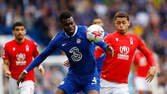 Benoit Badiashile, jugador del Chelsea, durante un partido.