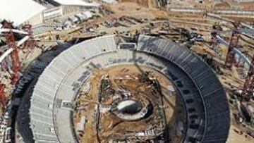 <b>OBRAS EN EL ESTADIO OLÍMPICO</B>. Al principal recinto de los Juegos le falta todavía el césped, la pista de atletismo y la cubierta de Calatrava, además de una serie de realizaciones en sus accesos. Quedan 143 días para el inicio de los Juegos y mucho trabajo.