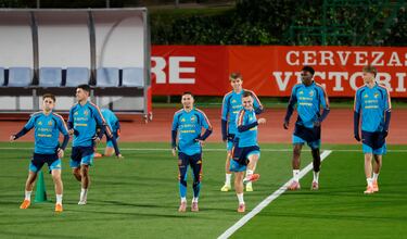 Fermín López, Martín Zubimendi, Yeremy Pino, Pablo Barrios, Jorge de Frutos, Samu Omorodion y Dean Huijsen.