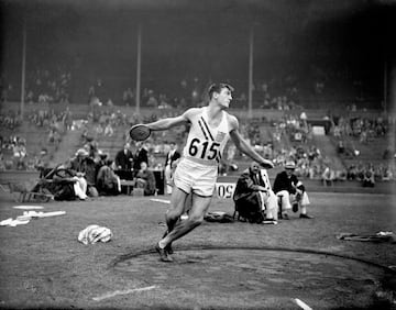 El atleta estadounidense Bob Mathias fue la otra sorpresa de la edición, ganó su primera medalla de oro en decatlón con tan solo 17 años, siendo el medallsita más joven hasta ese momento.