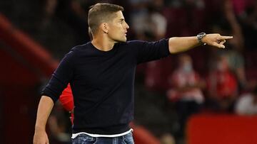 Robert Moreno durante el partido antes el Betis.