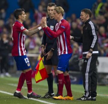 Fernando Torres entró en lugar de Augusto Fernández.
