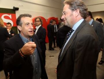 J. J. Santos junto a Juan Cant車n, gerente de AS.