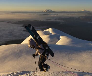 Ana Salvador, cerca de coronael Nevado despu¨¦s de un duro ascenso.