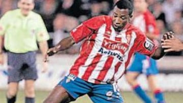 <b>HABILIDAD. </b>Congo, intentando un regate en un partido de la temporada recién finalizada.