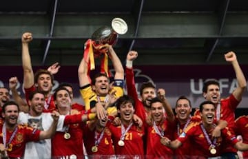 En la Eurocopa disputada en Polonia y Ucrania en 2012 capitaneó por segunda vez consecutiva a la Selección española para proclamarse campeona de Europa. Fue incluido en el Equipo del Torneo como mejor guardameta, y tuvo momentos estelares como su decisiva intervención en la fase de grupos ante Croacia o la semifinal contra Portugal, en la que volvió a detener un lanzamiento en la tanda de penaltis.