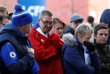 Leicester City football fans pay their respects outside the football stadium, after the helicopter of the club owner Thai businessman Vichai Srivaddhanaprabha crashed when leaving the ground on Saturday evening after the match, in Leicester, Britain, Octo