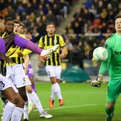 Davinson vuelve a la titular de Tottenham en derrota con Vitesse