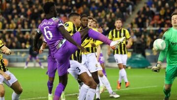 Davinson vuelve a la titular de Tottenham en derrota con Vitesse