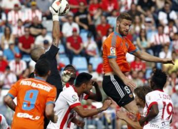 Almeria's goalkeeper Ruben Martinez (L top)  vies with Valencia's German defender Shkodran Mustafi  (top R) during the Spanish league football match UD Almeria vs Valencia CF at the Juegos Mediterraneos stadium in Almeria on May 23, 2015.  AFP PHOTO / JOSE JORDAN