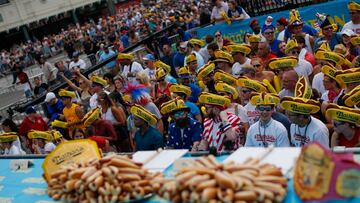 Una edición más del Nathan’s Hot Dog Eating Contest ha llegado. Así nació la tradición de comer hot dogs el 4 de julio para celebrar la Independencia.