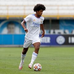 El Atlético aún espera que la Policía identifique a los que lanzaron en marzo gritos racistas contra Peter