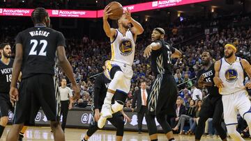 Apr 4, 2017; Oakland, CA, USA; Golden State Warriors guard Stephen Curry (30) drives to the basket against Minnesota Timberwolves forward Adreian Payne (33) during the third quarter at Oracle Arena. The Warriors defeated the Timberwolves 121-107. Mandatory Credit: Sergio Estrada-USA TODAY Sports